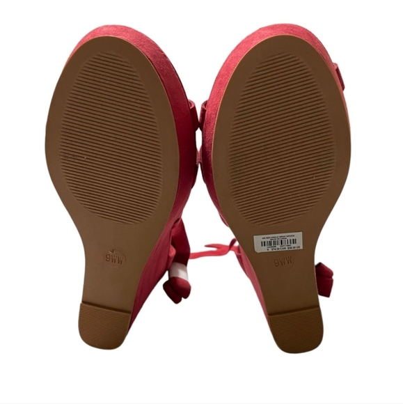 Torrid Red lace up platform - Picture 3 of 3